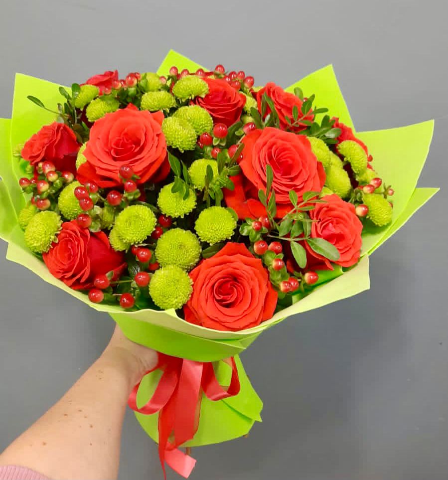 Букет цветов из: Хризантемы и Розы в Деденево