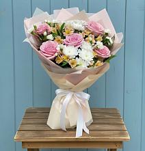 Букет цветов из:  Гвоздики, Орхидеи и Розы в Деденево