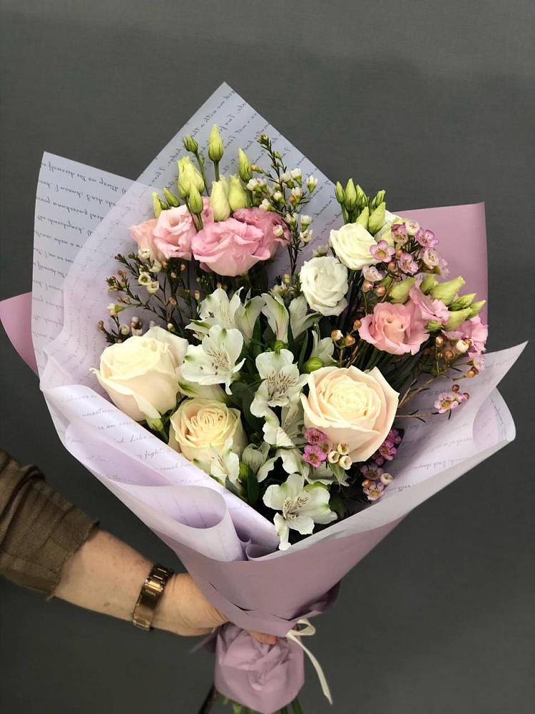 Букет цветов из: Альстромерии, Розы и Лизиантусы в Деденево