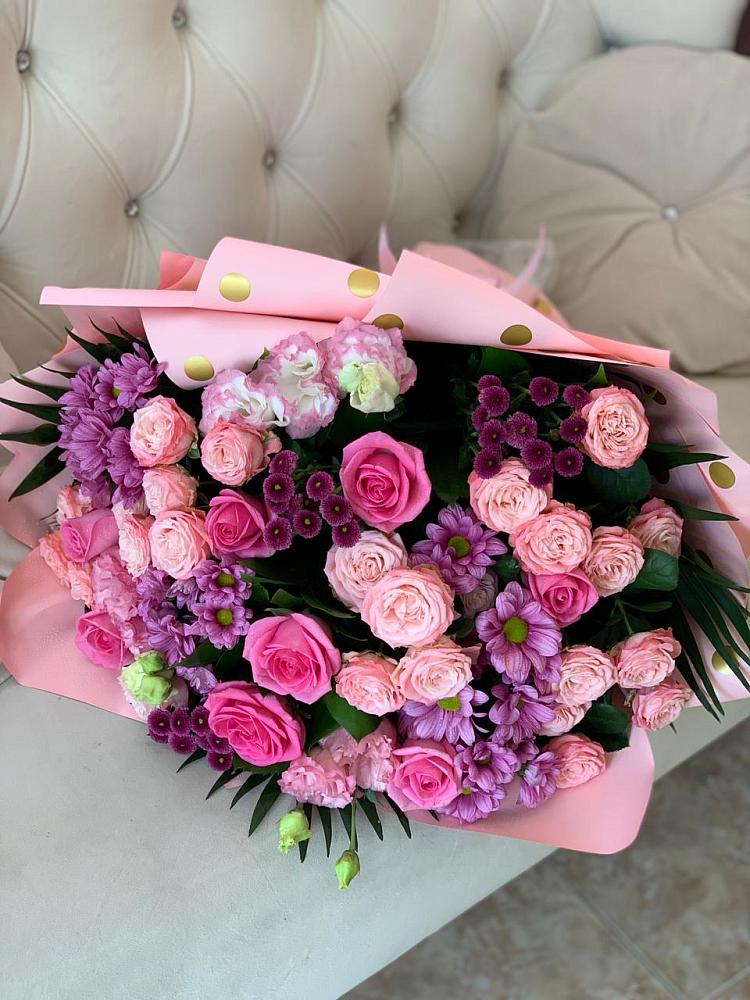 Букет цветов из: Хризантемы, Розы и Лизиантусы в Деденево