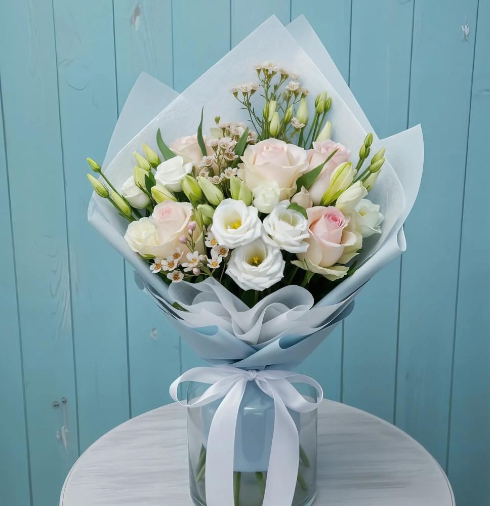 Букет цветов из: Розы и Лизиантусы в Деденево