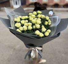 Букет Белые кустовые розы Солинеро в Деденево