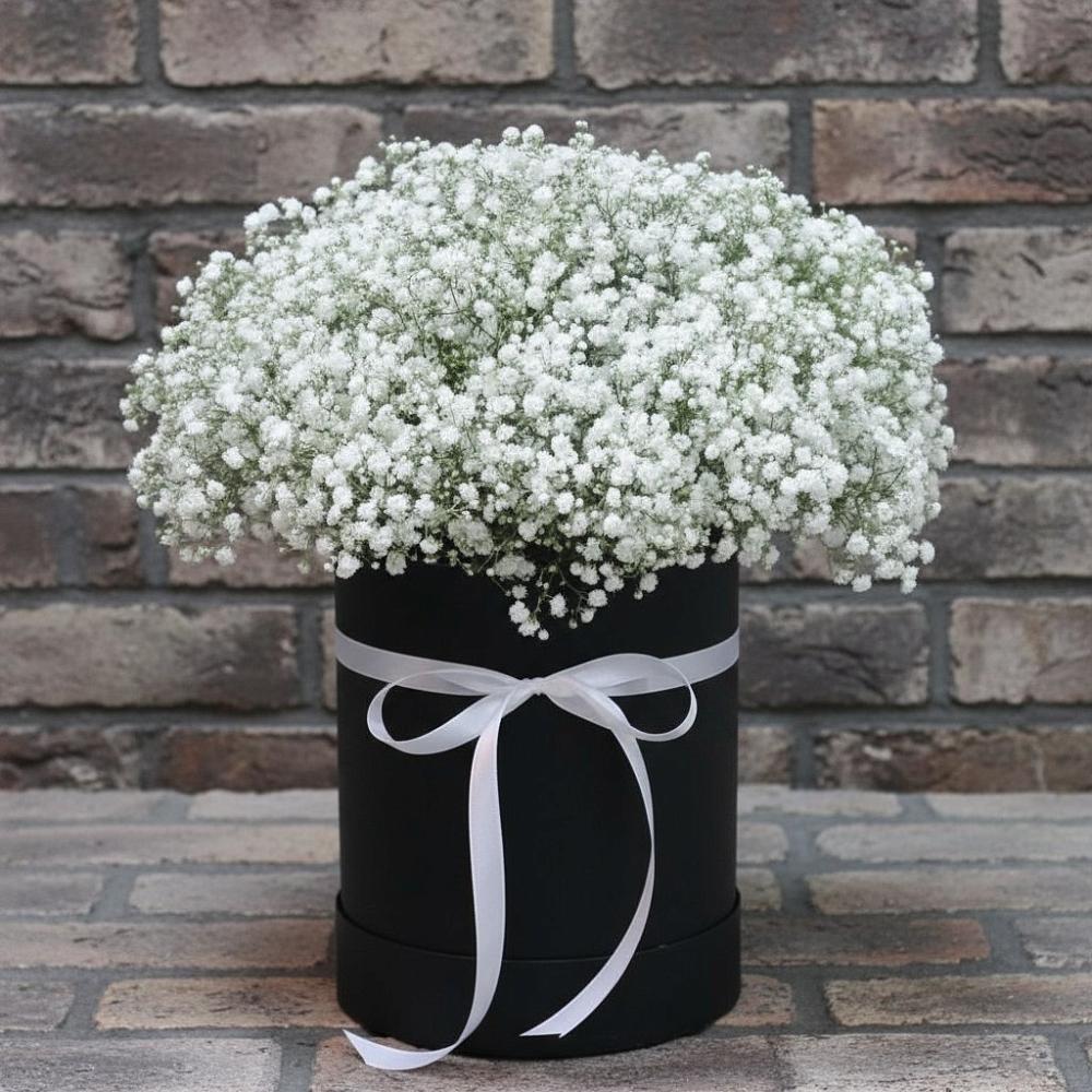 Цветочная композиция из Гипсофила в шляпной коробке в Деденево