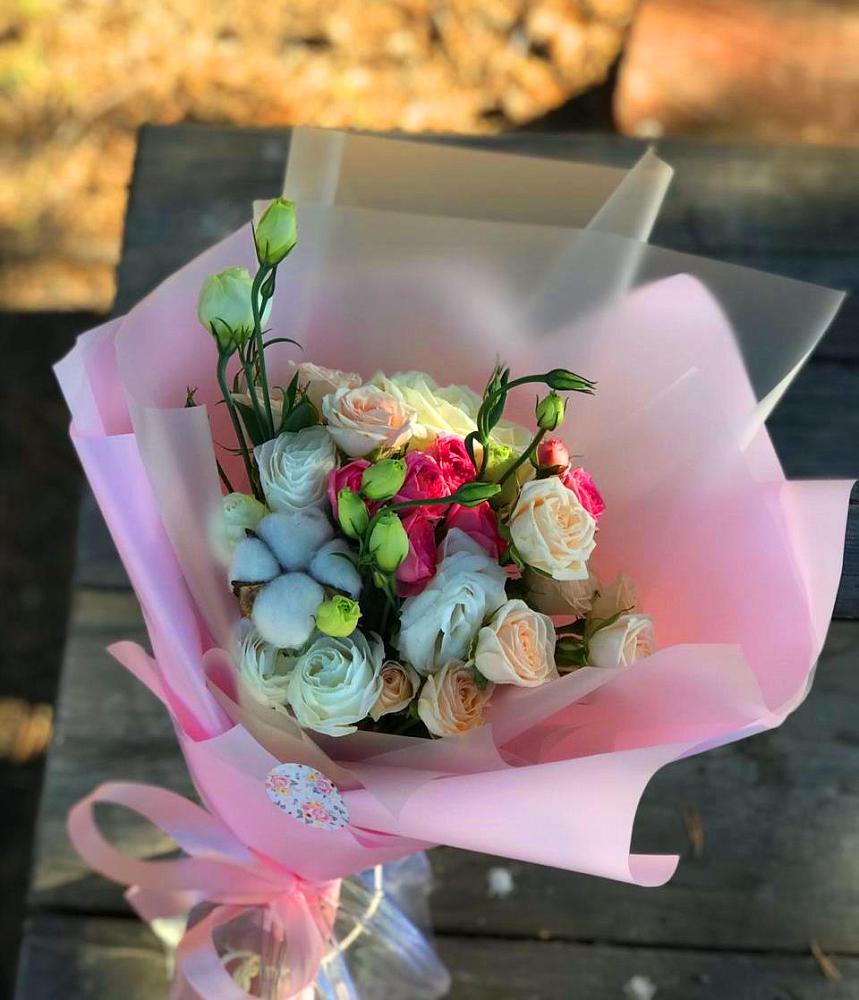 Букет цветов из: Розы и Лизиантусы в Деденево