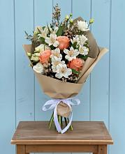 Букет цветов из:  Альстромерии, Лизиантусы, Розы и Хризантемы в Деденево