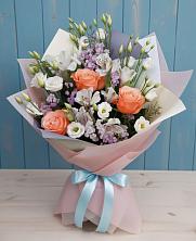 Букет цветов из:  Лизиантусы, Розы, Альстромерии и Гипсофила в Деденево