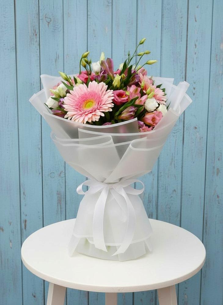 Букет цветов из: Герберы, Альстромерии и Лизиантусы в Деденево