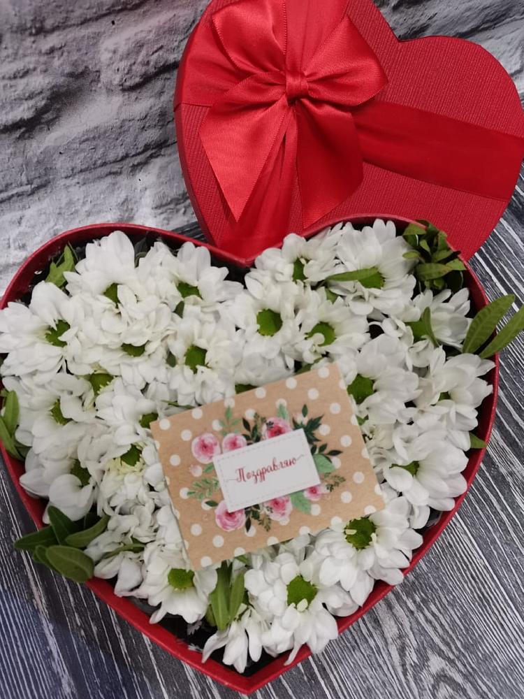 Цветочная композиция из Хризантемы в виде сердца в Деденево