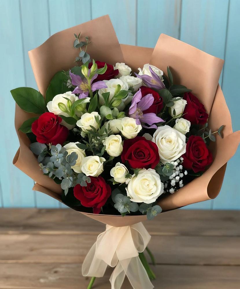 Букет цветов из: Розы и Альстромерии в Деденево