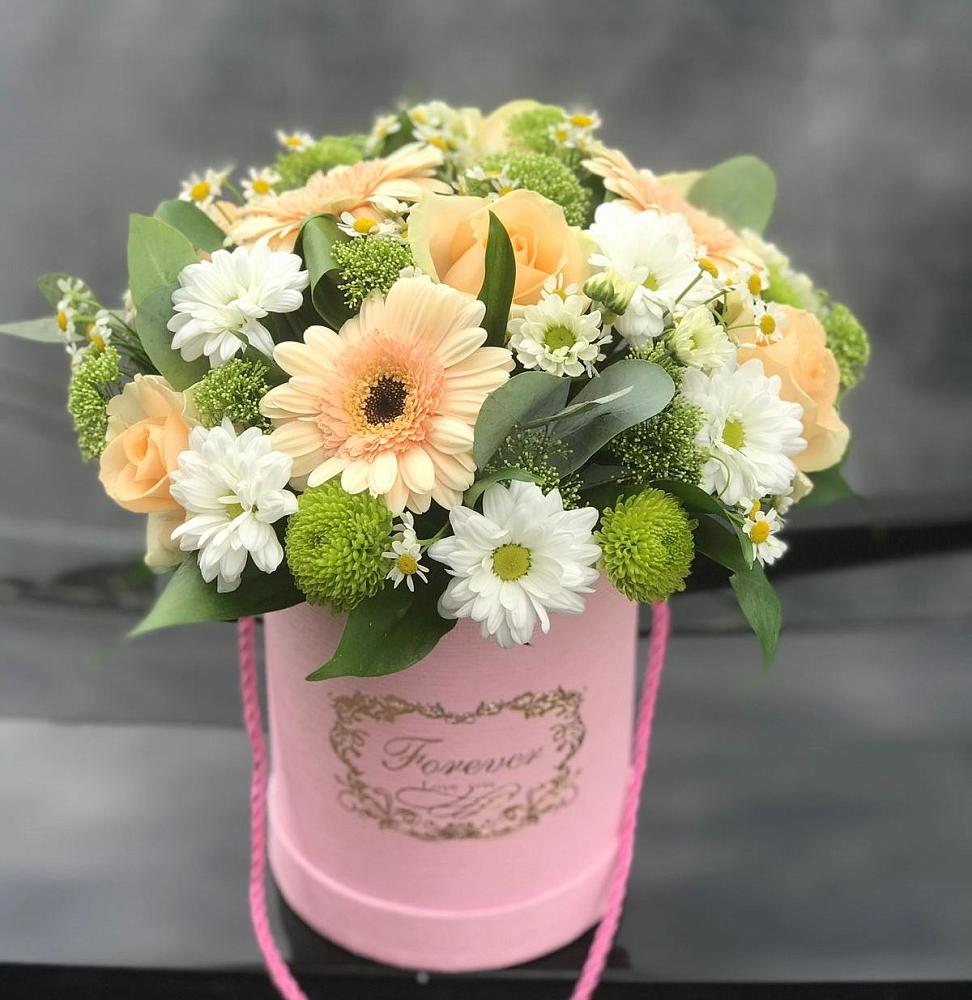 Цветочная композиция из Розы, Герберы и Хризантемы в шляпной коробке в Деденево