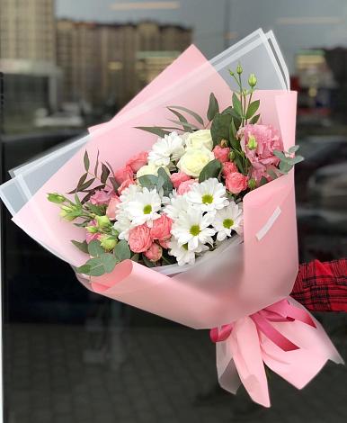 Букет цветов из: Розы, Лизиантусы и Хризантемы в Деденево