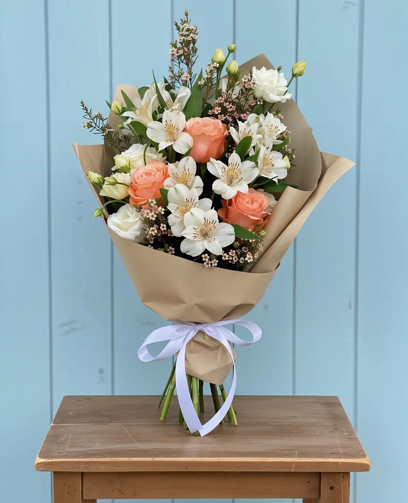 Букет цветов из: Альстромерии, Лизиантусы, Розы и Хризантемы в Деденево