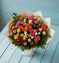 Букет Микс из разноцветных кустовых роз в Деденево