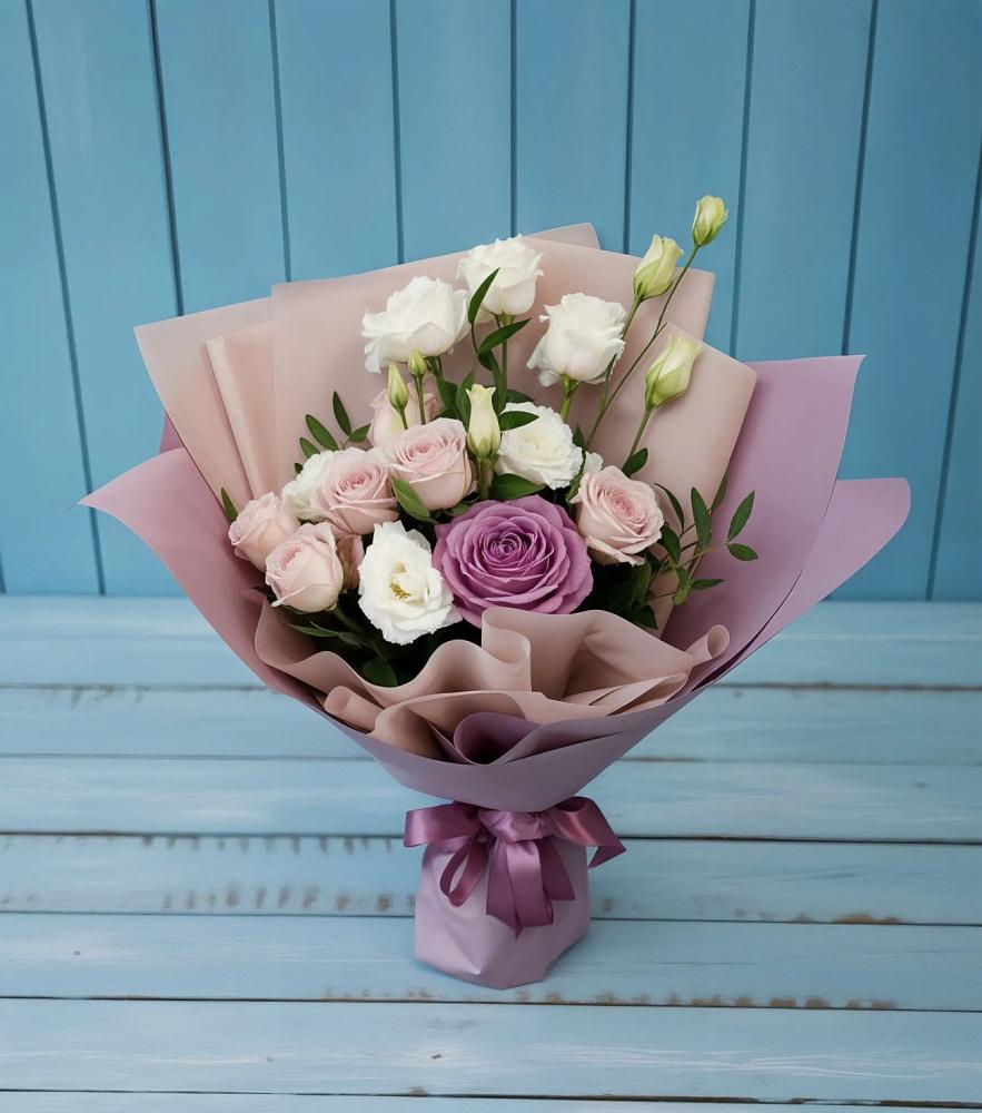 Букет цветов из: Розы и Лизиантусы в Деденево